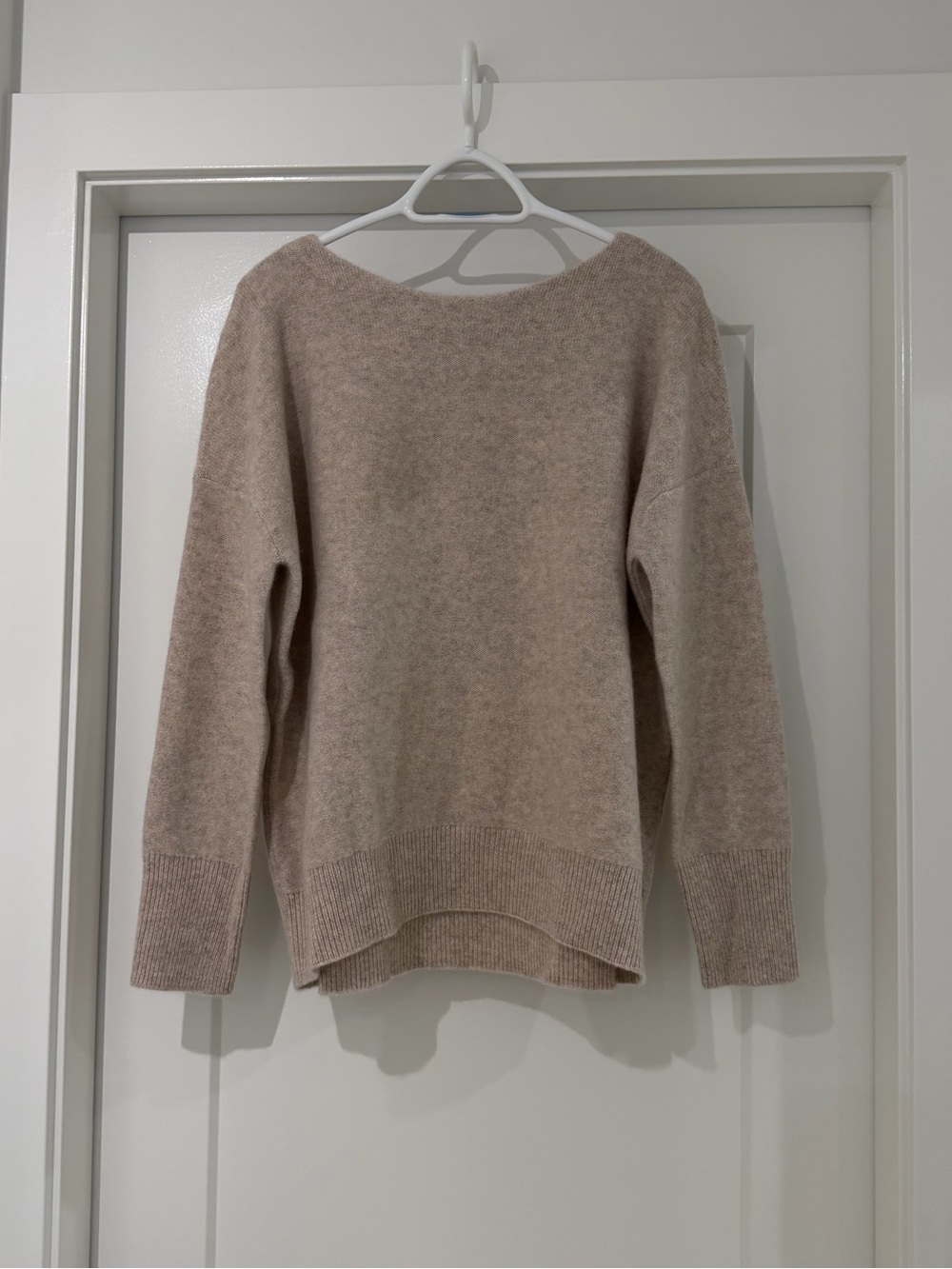 Vince Women's Scoop Neck Sweater in Taupe